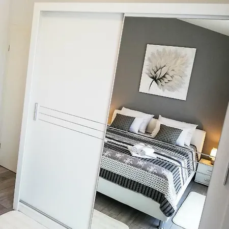 Sara Apartmán *